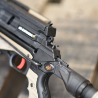AR-6 Stinger II Tactical & Compact: Rändelschraube für Magazin